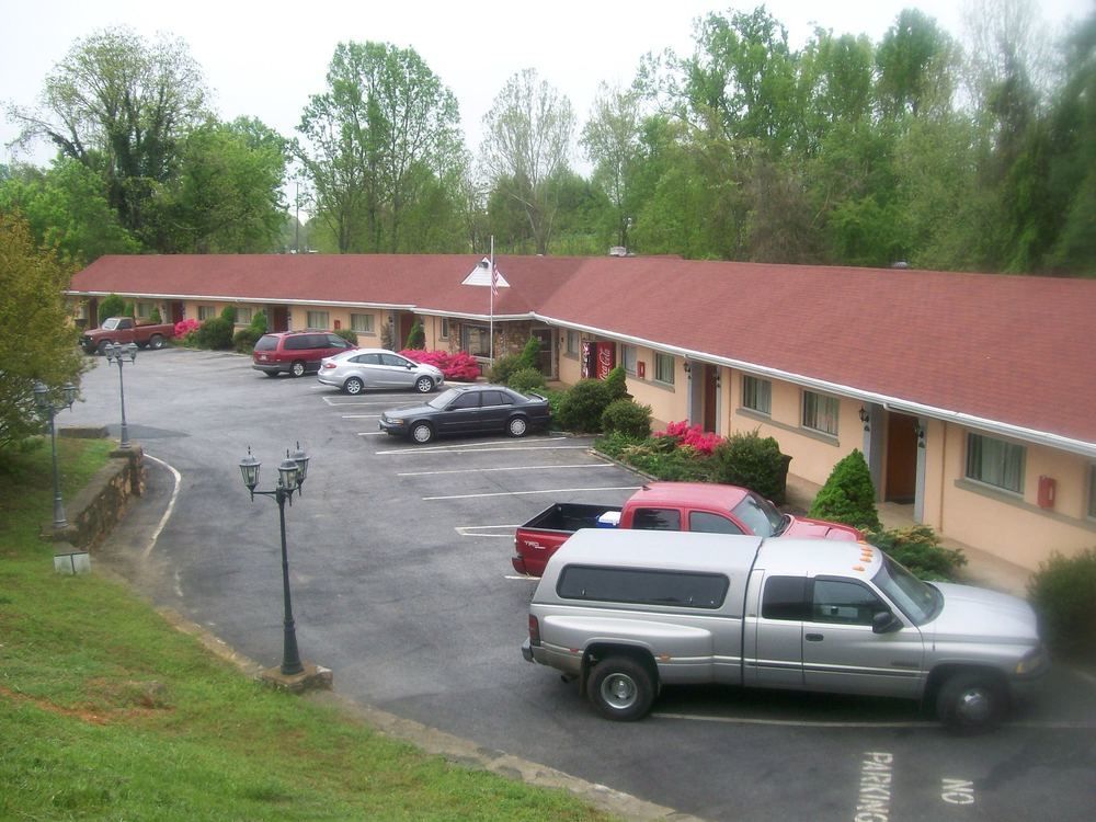 - Virginia Motel Amherst
